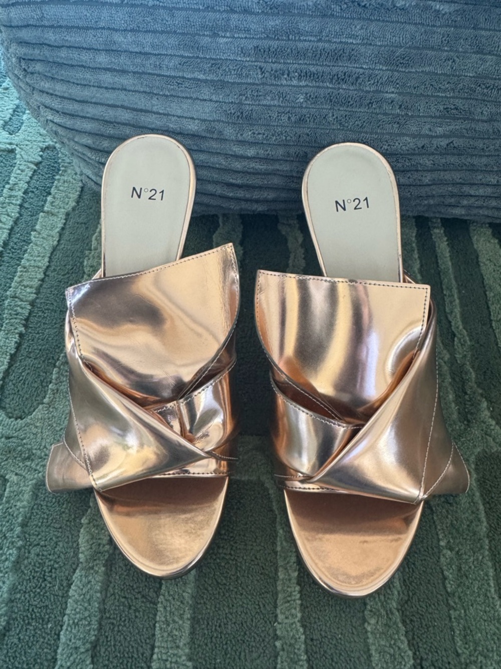 N°21 Rose Gold Metallic Knot Slide Mules